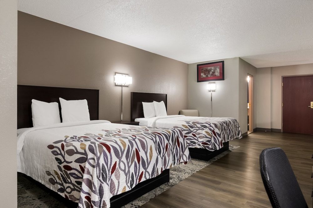Red Roof Inn Hartford - New Britain Deluxe Room, 2 Double Beds, Smoking 3