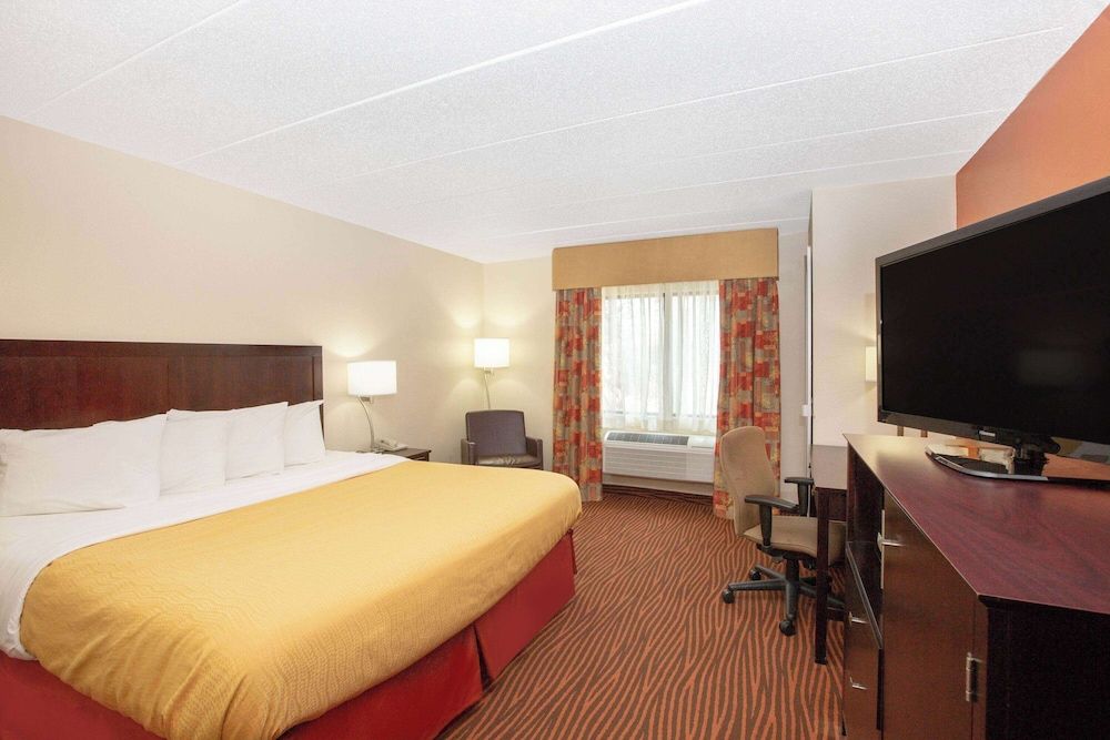Room, 1 King Bed, Accessible, Non Smoking (Jetted Tub)