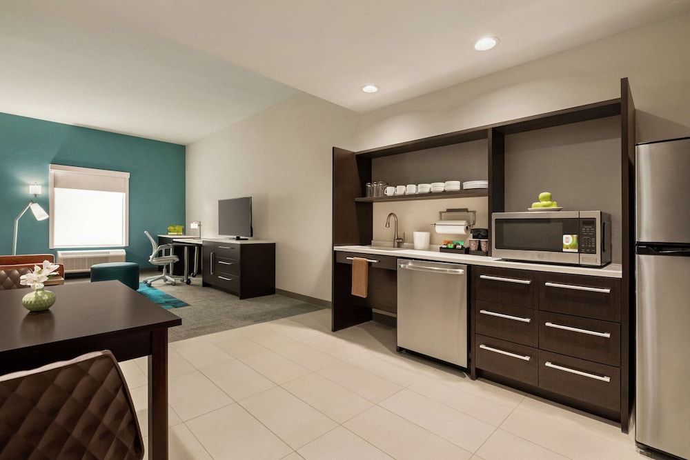Suite, 1 King Bed, Accessible (Roll-In Shower)