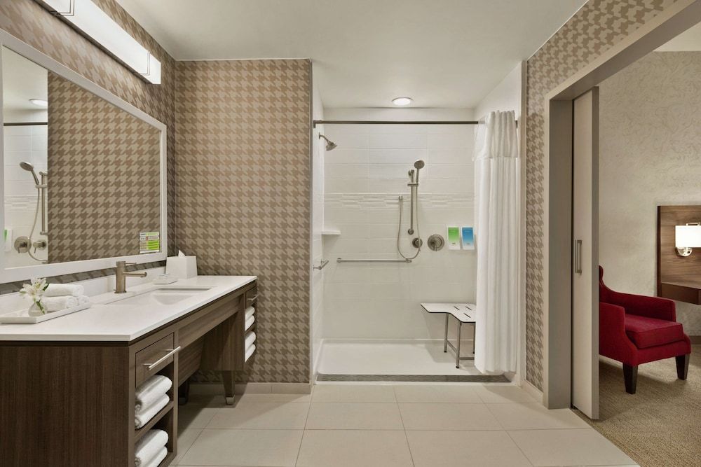 Suite, 1 King Bed, Accessible (Roll-In Shower)