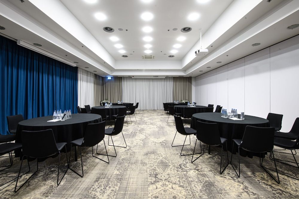 undefined Courtyard by Marriott Warsaw Airport 8