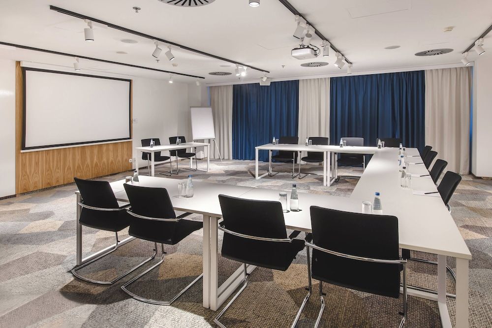 undefined Courtyard by Marriott Warsaw Airport 9