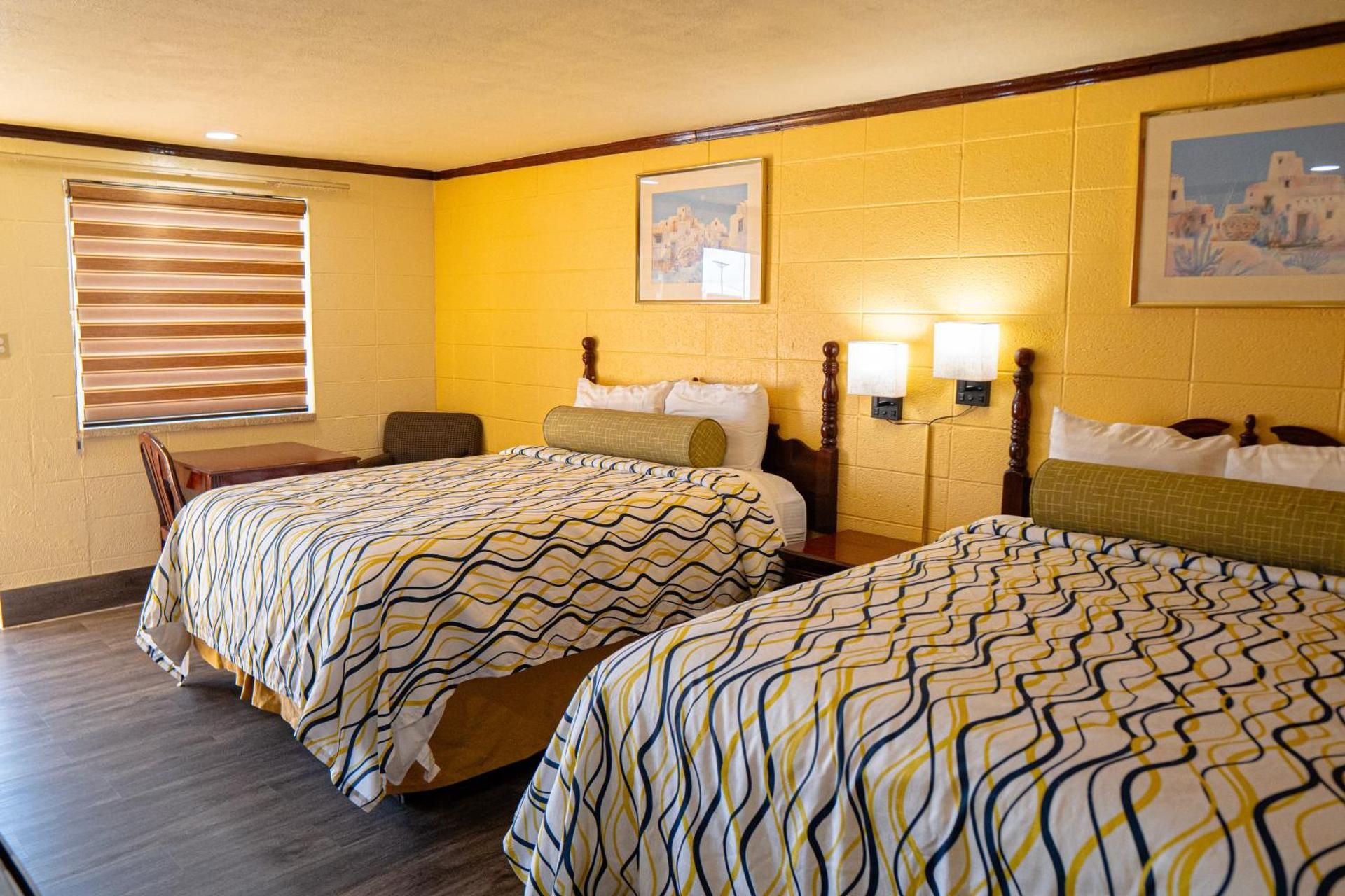 South Wind Inn Queen Room with Two Queen Beds 3