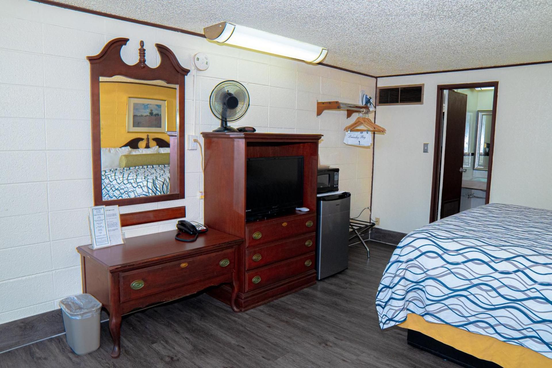 South Wind Inn King Room 3