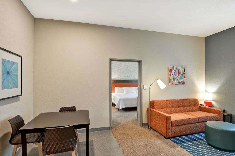 Suite, 1 King Bed, Accessible, Bathtub