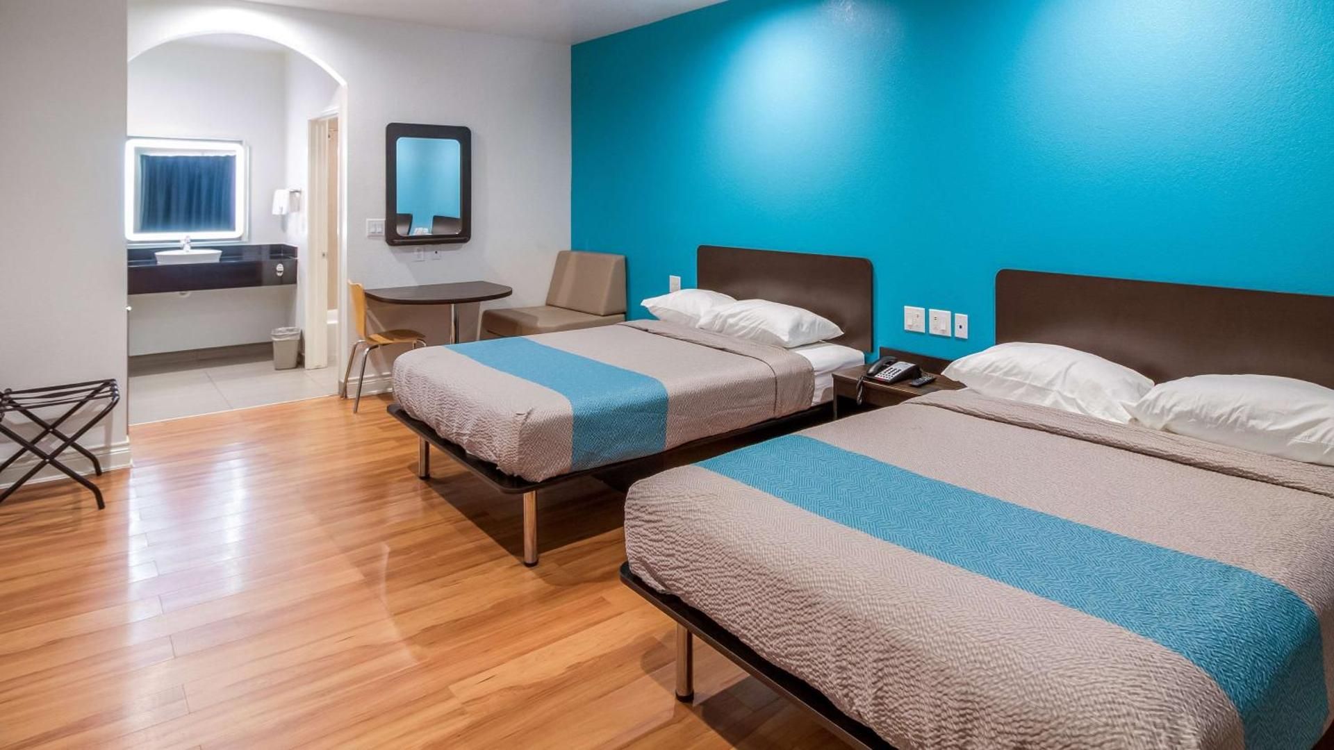 King Room - Disability Access - Non-Smoking