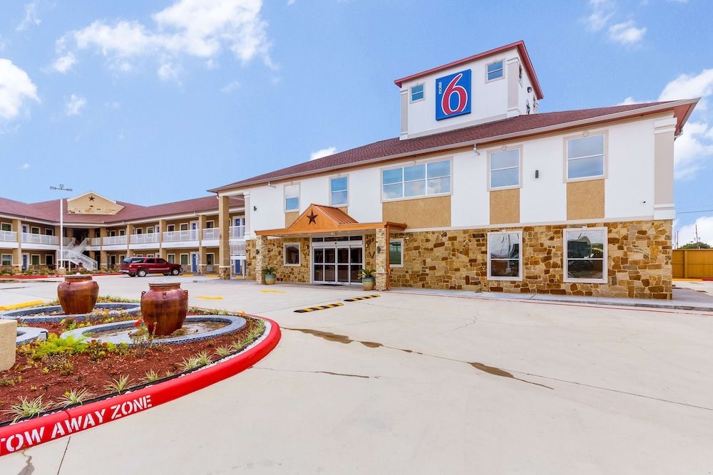 undefined Motel 6 Houston, TX - North 6