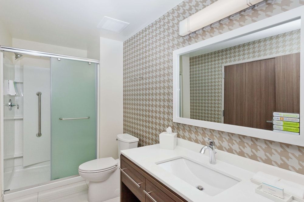 Suite, 1 King Bed, Accessible (Hearing)