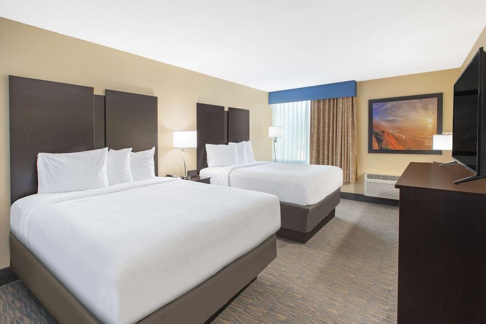 Room, 2 Queen Beds, Non Smoking, Balcony