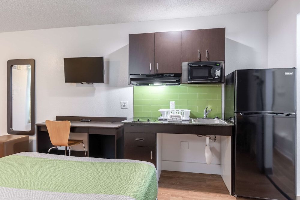 Studio 6 Bryan, TX - University Area Standard Room, 2 Double Beds, Non Smoking, Kitchenette 7