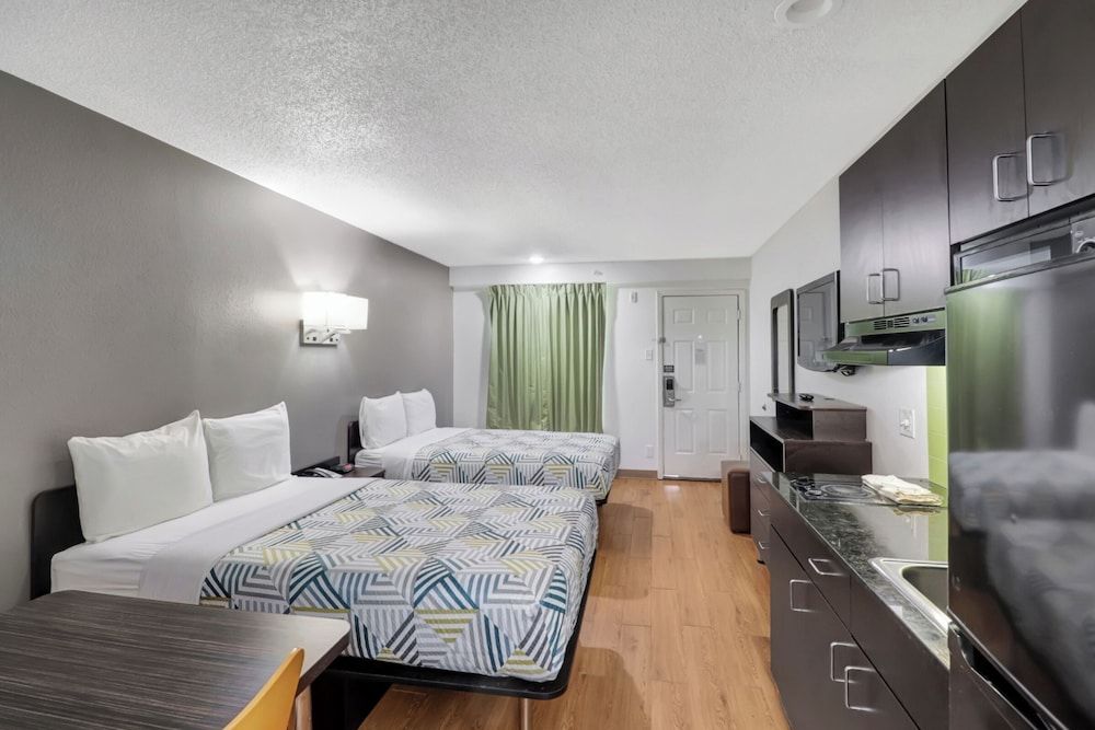 Studio 6 Bryan, TX - University Area Standard Room, 2 Double Beds, Non Smoking, Kitchenette 4