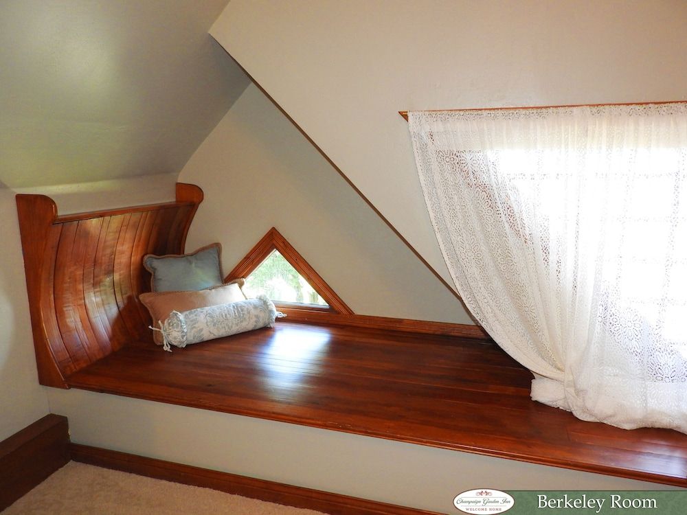 Champaign Garden Inn Berkely Room (3rd Floor)