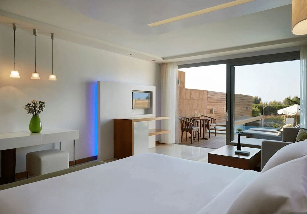 Amus Suite with Private Pool Garden View