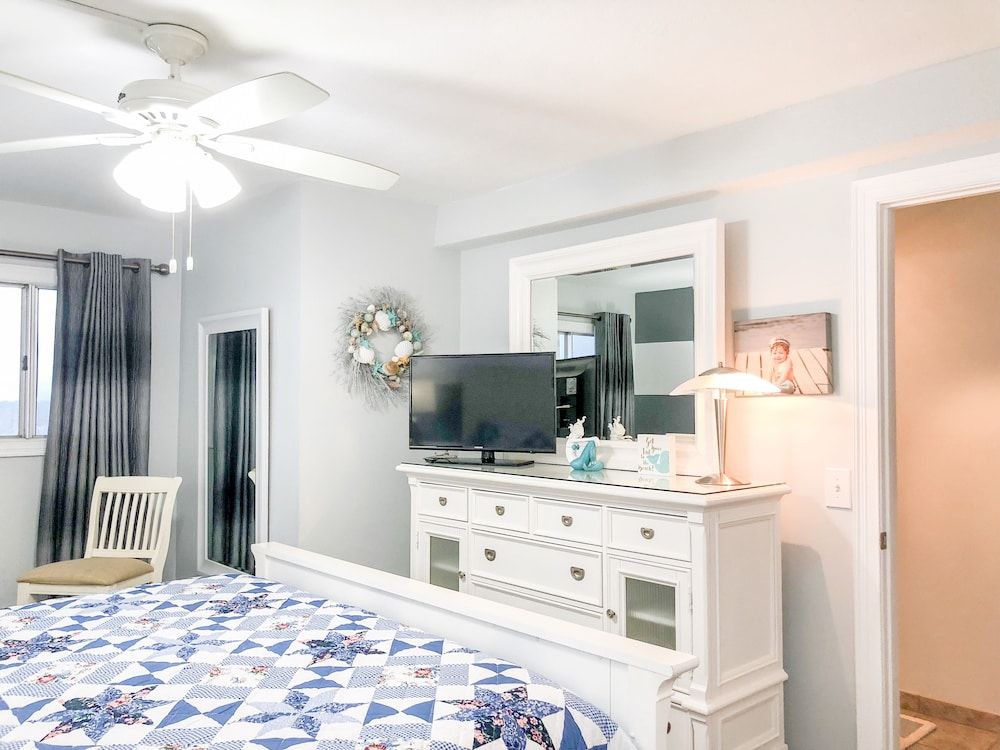 Luxury Condo, 1 Bedroom (1.5 Bathrooms - Washer/Dryer)