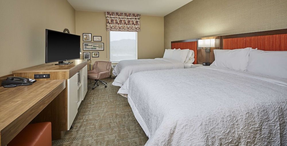 Room, 2 Queen Beds, Accessible (Mobility & Hearing, Roll-in Shower)