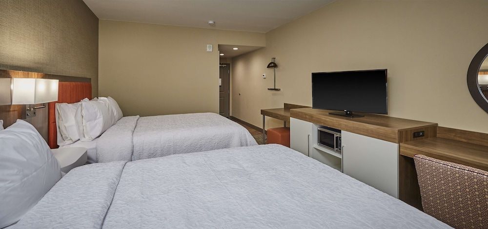 Room, 2 Queen Beds, Accessible (Mobility & Hearing, Roll-in Shower)