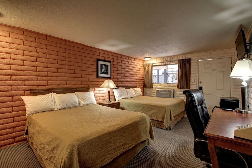 Country Inn Standard Room, 2 Queen Beds 4