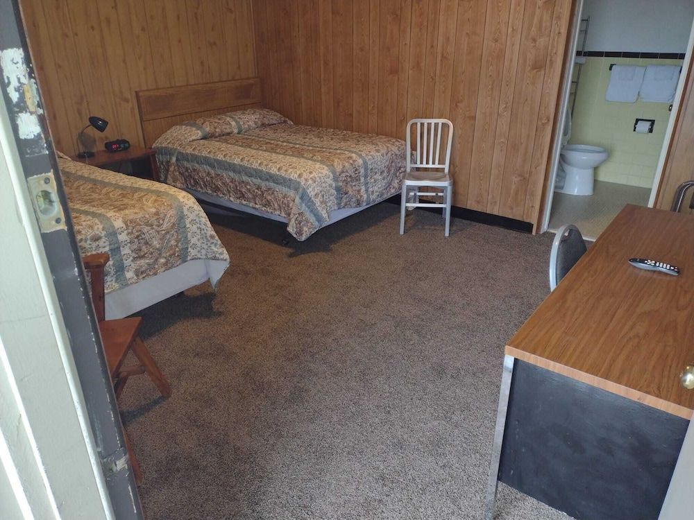 Davis Motel Classic Double Room, 2 Double Beds, Smoking 3