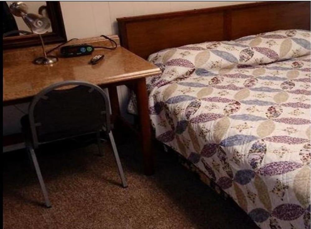 Davis Motel Classic Room, 1 Queen Bed, Smoking 2