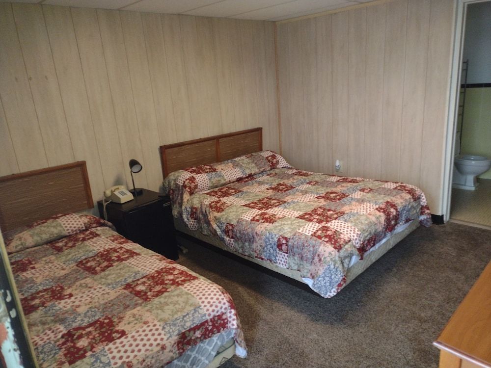 Davis Motel Classic Double Room, 2 Double Beds, Smoking