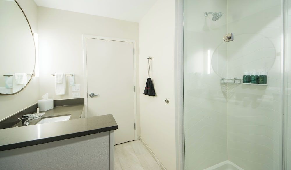 Room, 1 King Bed (Hearing Accessible)