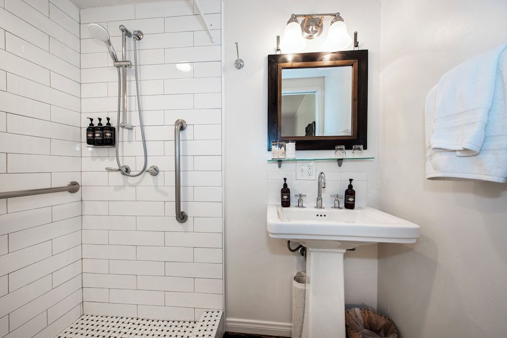 Bath Street Inn Room, Private Bathroom (Garden Room) 4