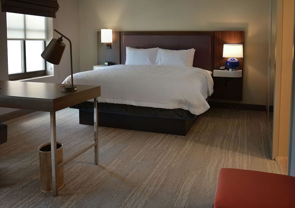 Studio Suite, 1 King Bed with Sofa bed (Wet Bar)