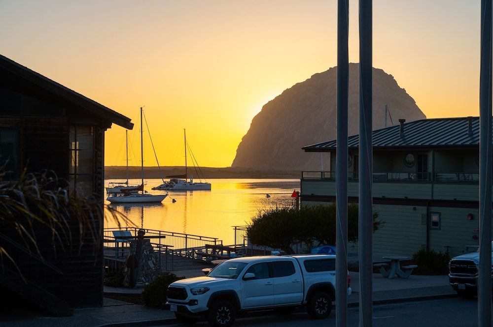 Luxury King-Queen-Sofa (Family Suite) Full Harbor View – Non Pet Friendly