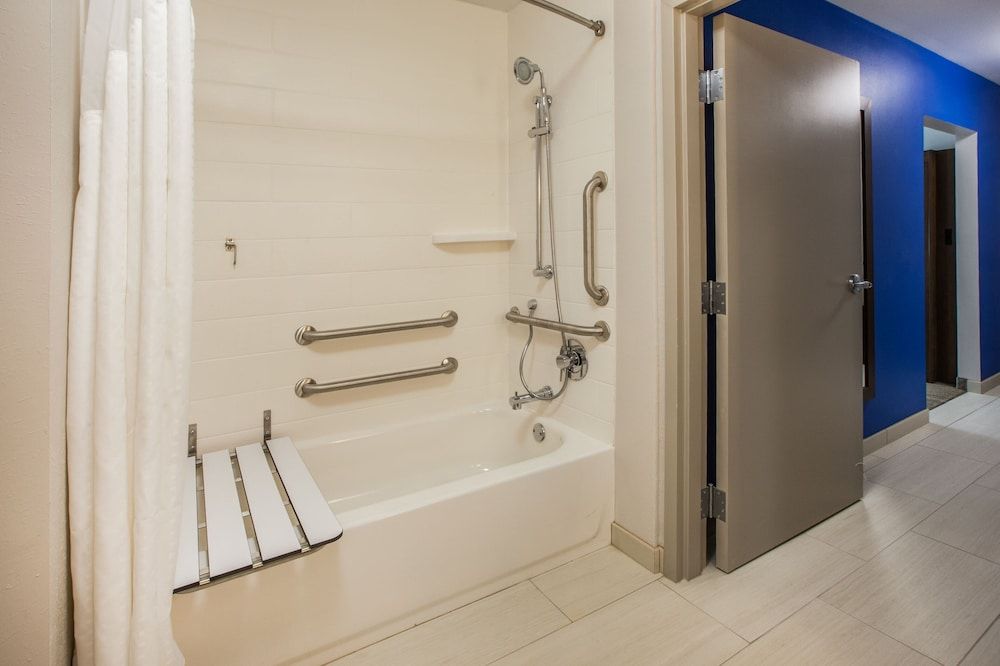 Standard Room, 2 Queen Beds, Accessible (Communication, Accessible Tub)