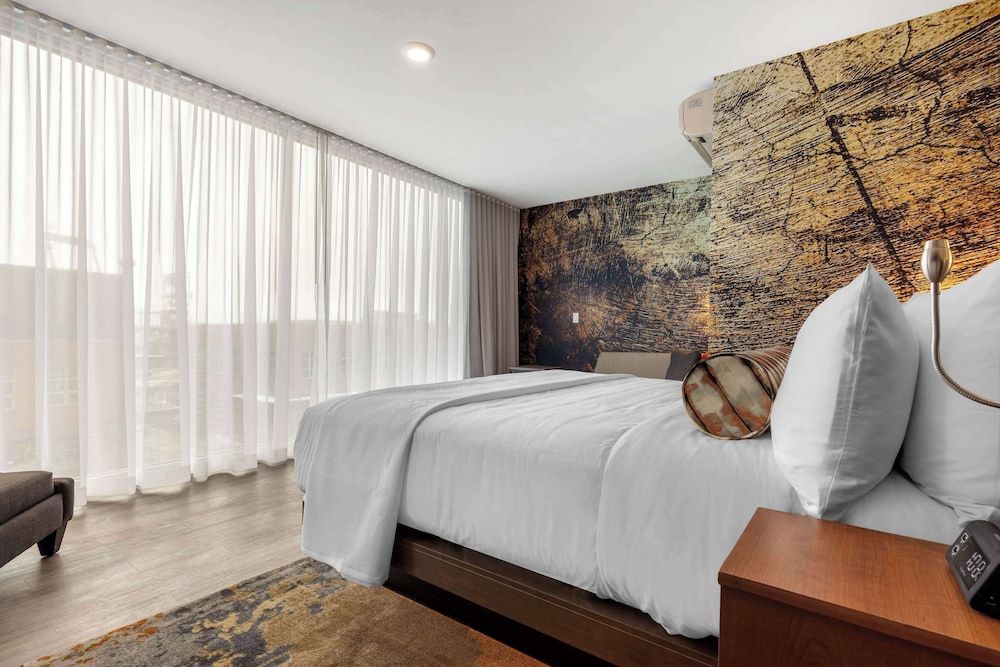 undefined Cambria Hotel Omaha Downtown 5