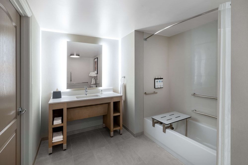 Hyatt House Colorado Springs Airport Suite, 1 Bedroom, Accessible, Bathtub (Kitchen) 2