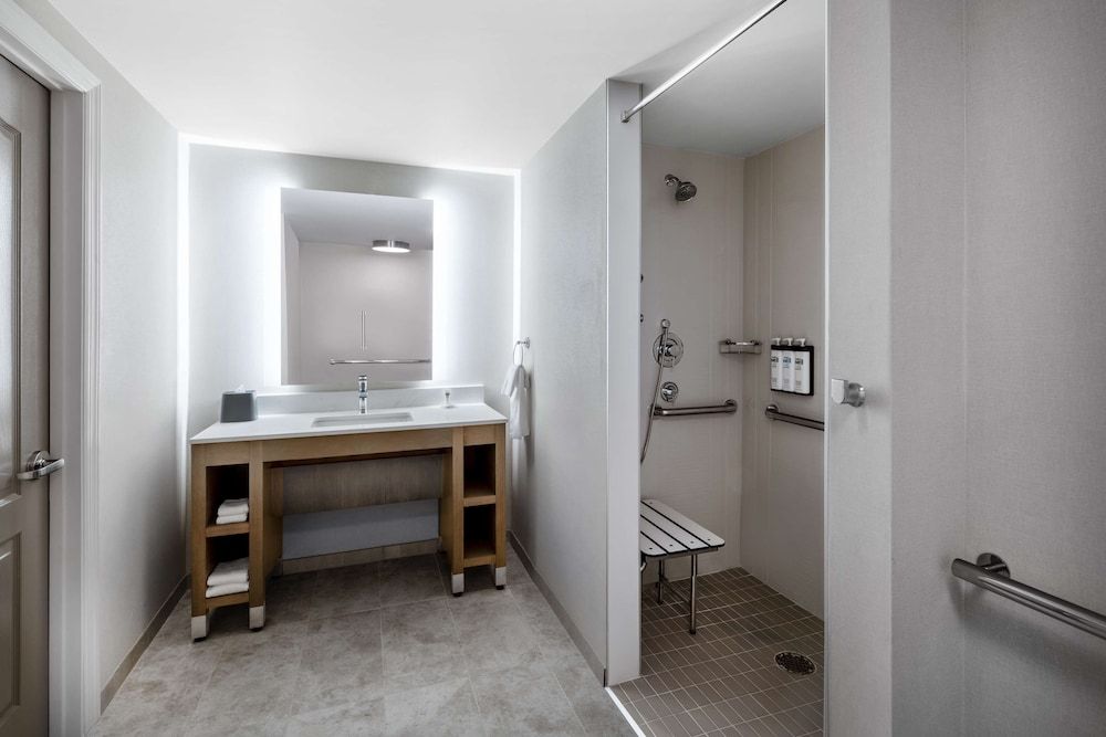Suite, 1 Bedroom, Accessible, Kitchen (Roll-In Shower)