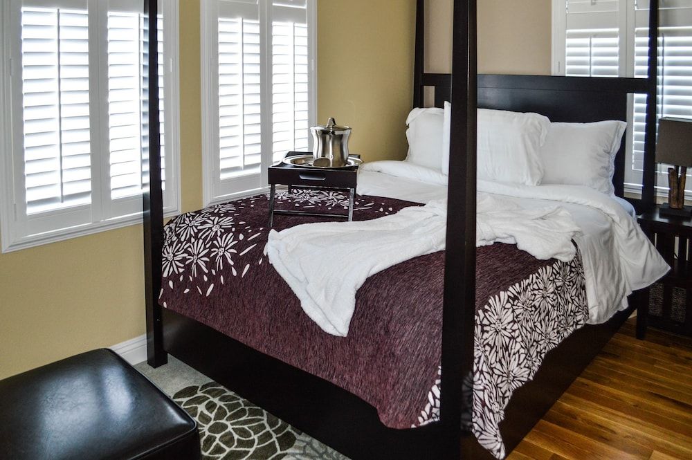 Rio Vista Suites Room 8: Economy Queen 3