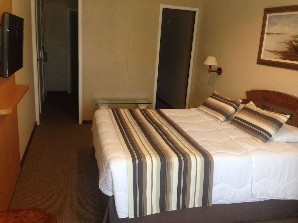 Suite, 3 Twin Beds