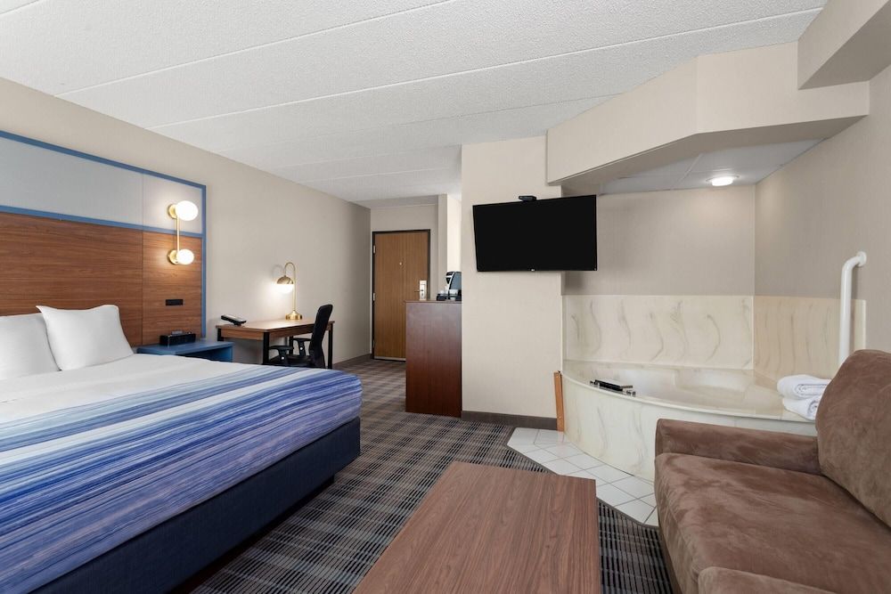 Suite, 1 King Bed, Non Smoking