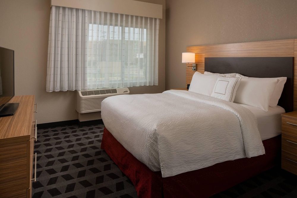 Suite, 1 Bedroom (Mobility Accessible, Roll-In Shower)