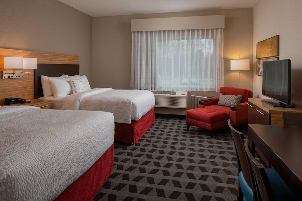 Studio, 2 Queen Beds, Non Smoking (Mobility/Hearing Access, Roll-in Shwr)
