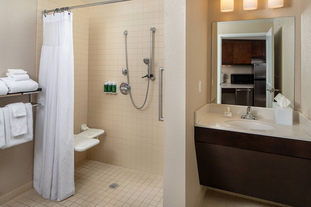 Studio, 2 Queen Beds, Non Smoking (Mobility/Hearing Access, Roll-in Shwr)