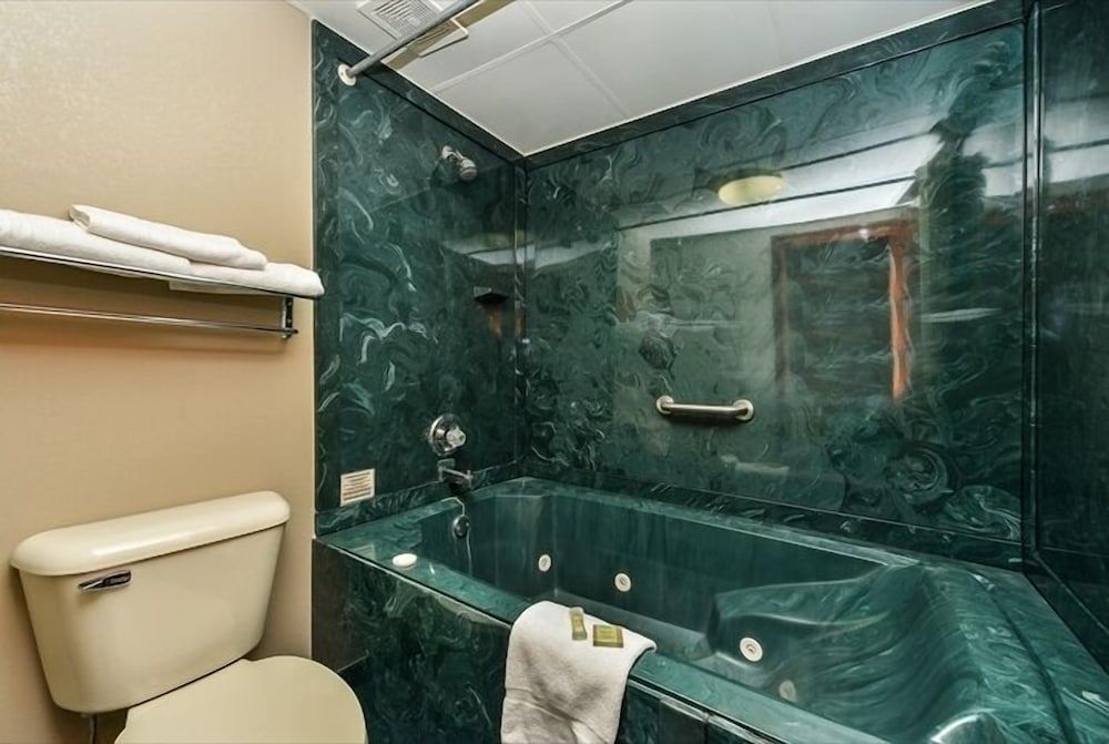 Suite, 1 King Bed, Non Smoking (One-Bedroom)