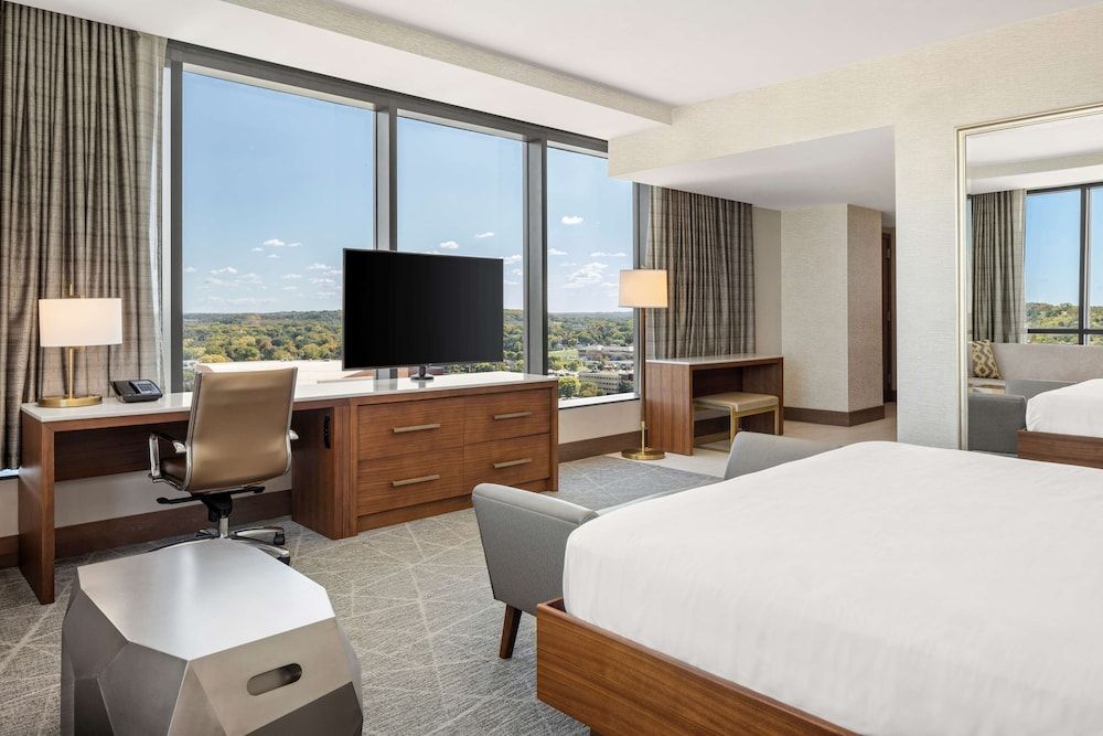 Room, 1 King Bed, Corner