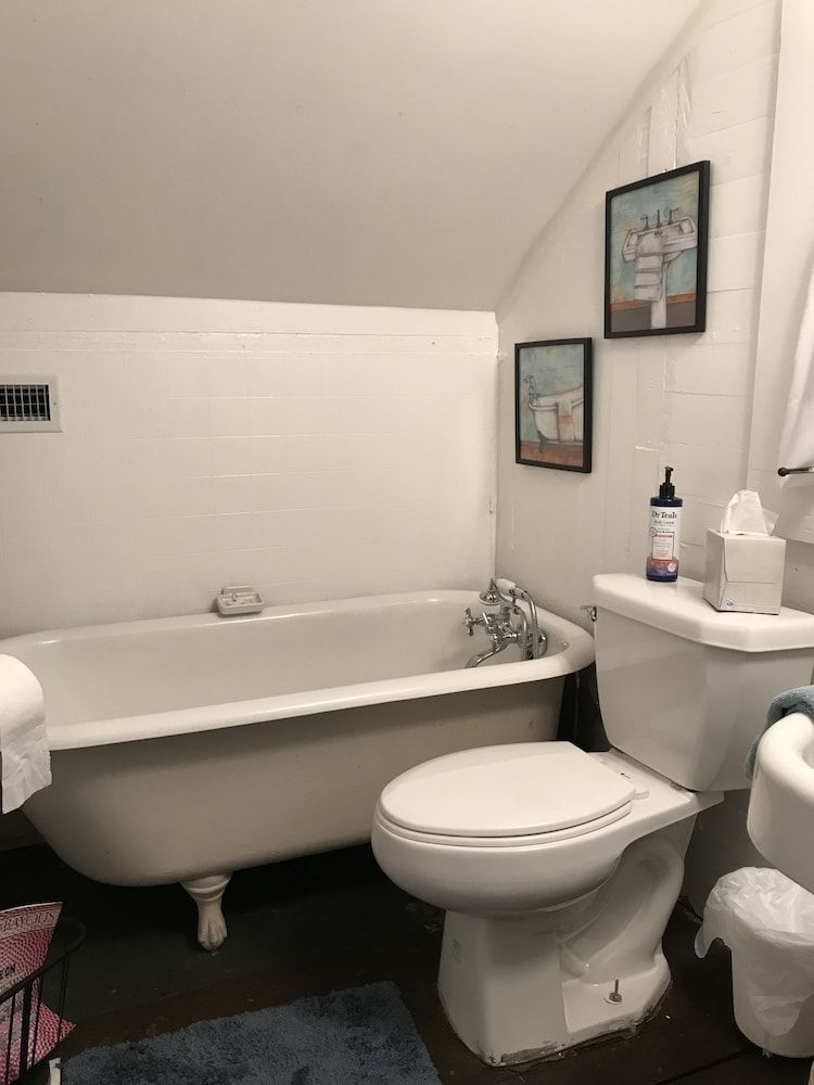 Riverboat Bed & Breakfast Suite, Private Bathroom (Serio Suite) 2