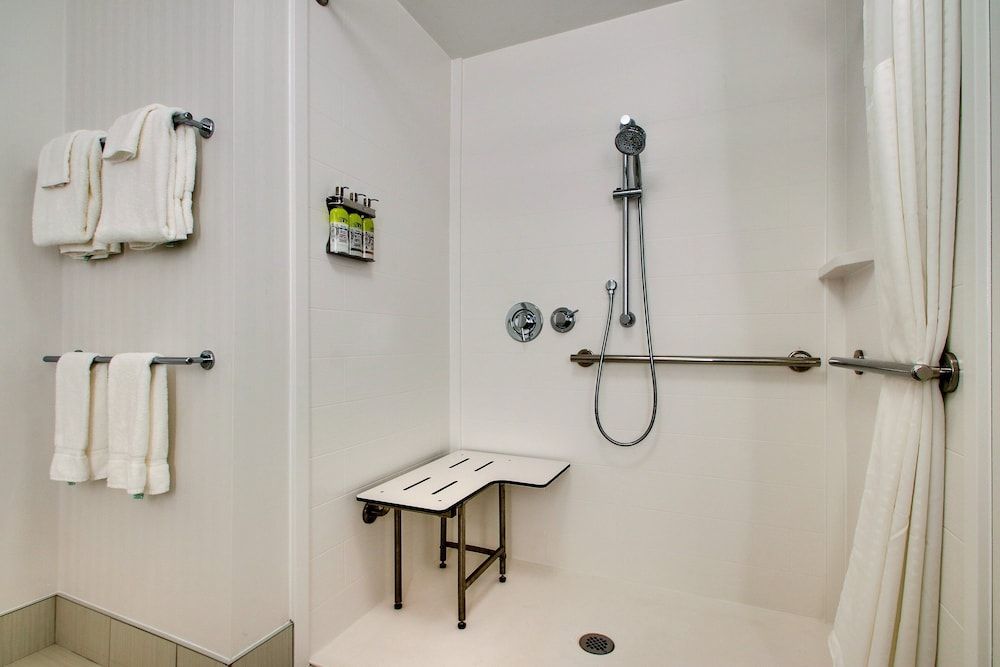 Suite, 2 Queen Beds, Accessible (Comm & Mobil, Roll-In Shower)