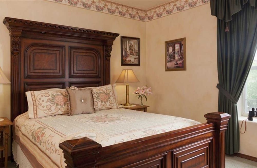 Suite, Private Bathroom (Meyers/Emerson Suite)
