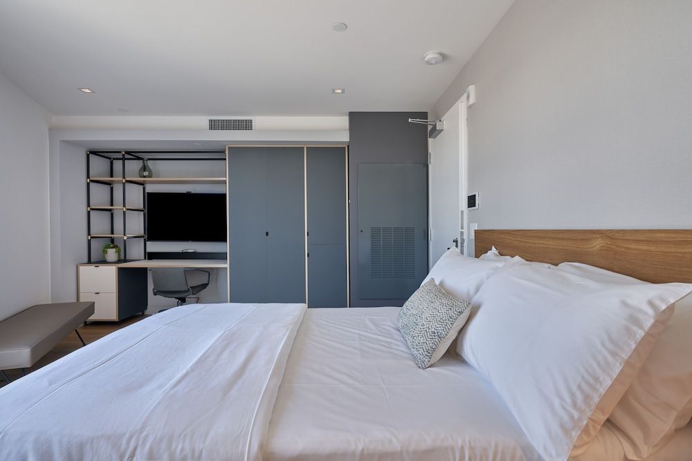 Mayumi Premier Suite (Full Bed) 2