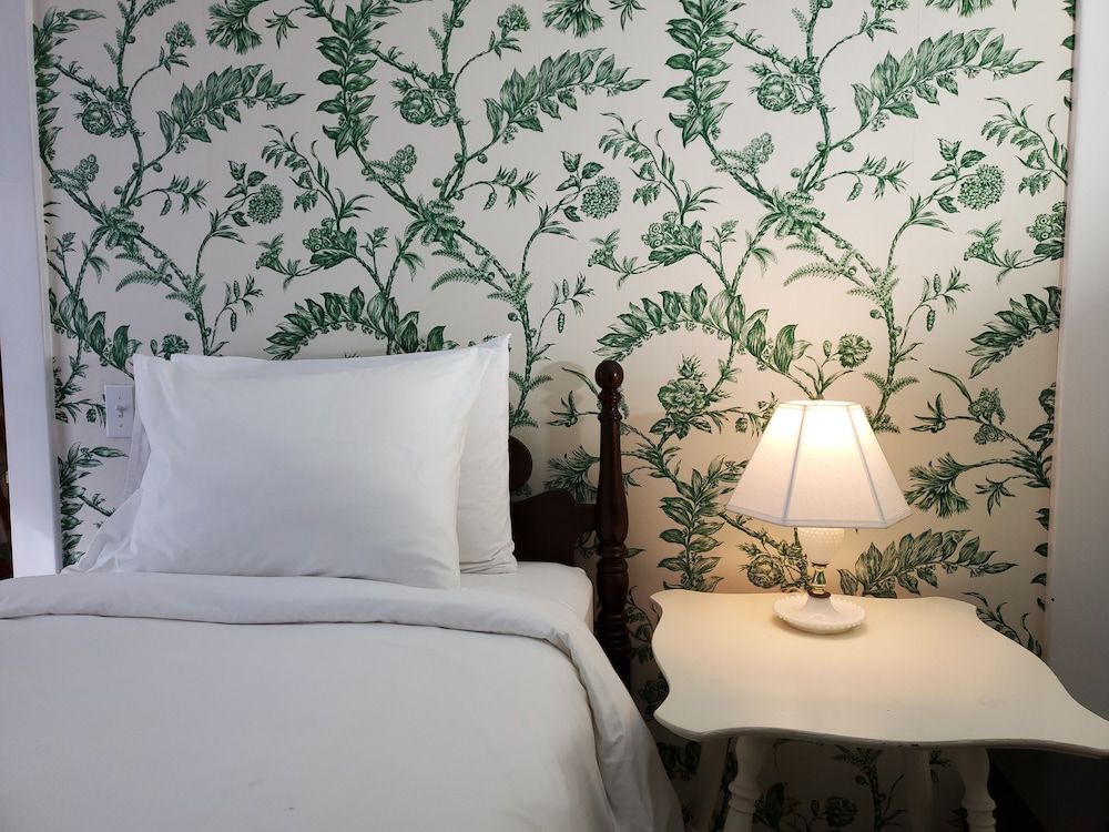 Standard Room, 2 Twin Beds (Room 06)