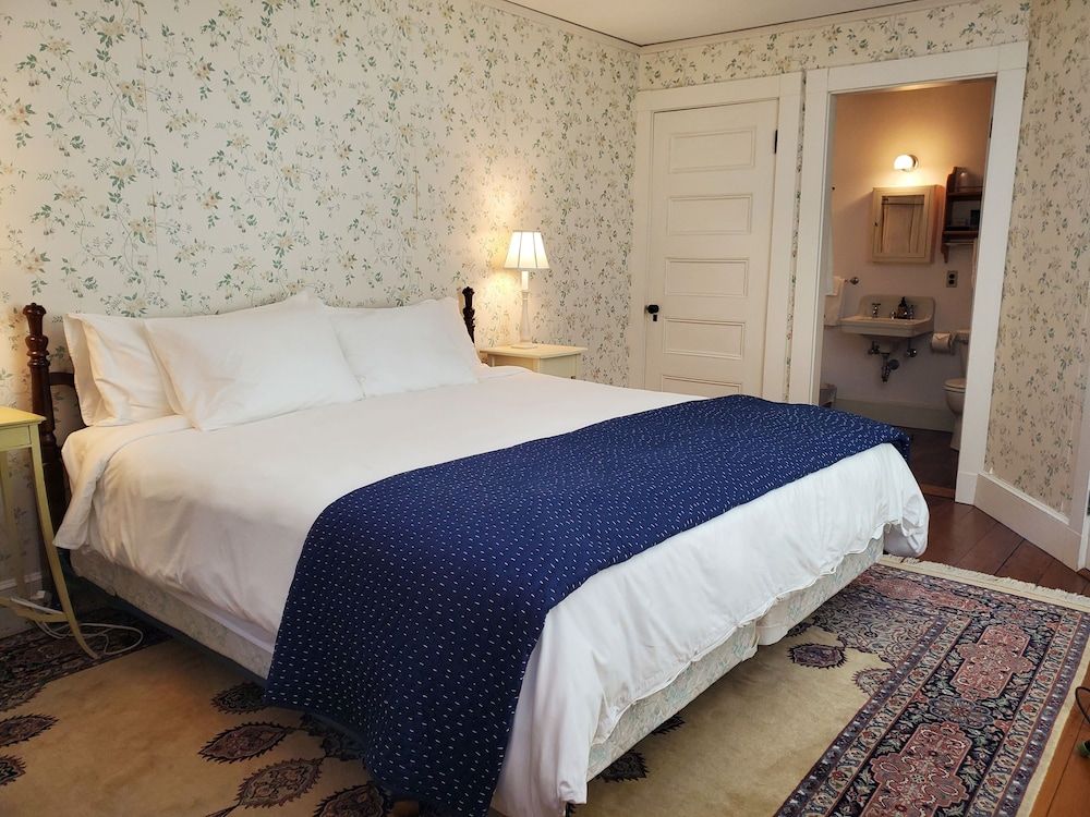 Superior Suite, 1 King Bed, Kitchenette (Room 07)