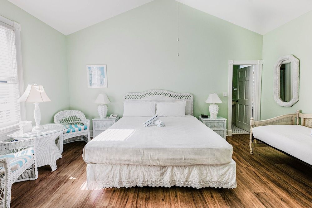 Amsterdam's Curry Mansion Inn Deluxe King 3