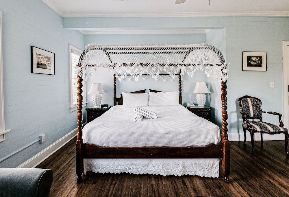 undefined Amsterdam's Curry Mansion Inn 4