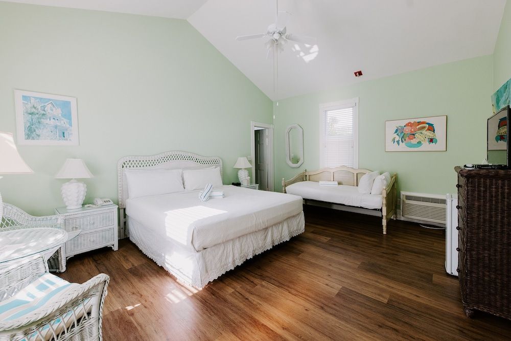 Amsterdam's Curry Mansion Inn Deluxe King 6