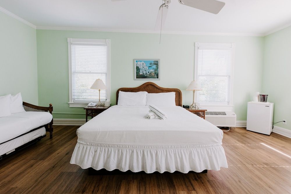 undefined Amsterdam's Curry Mansion Inn 5